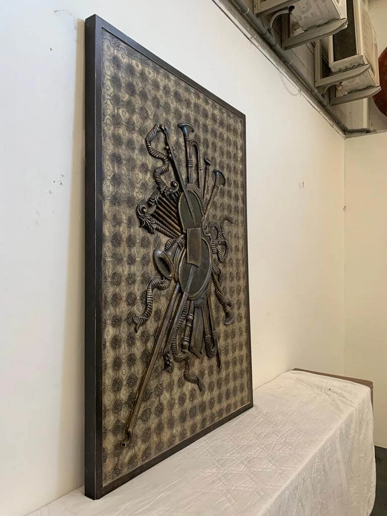 Pannello decorativo in resina scolpita su legno di Lam Lee, anni '90 9