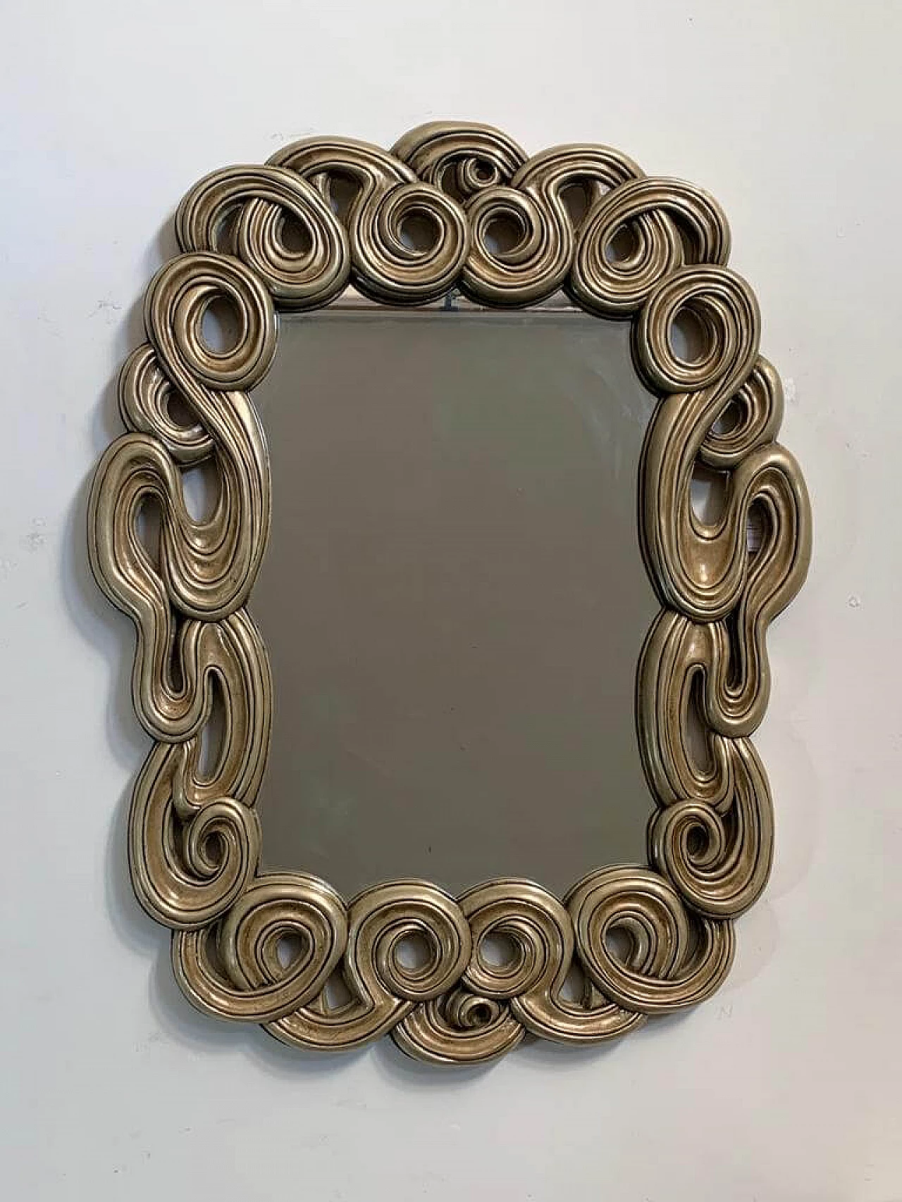 Specchio con linee filiformi in resina laccata e dorata per Lam Lee Group, anni '90 2