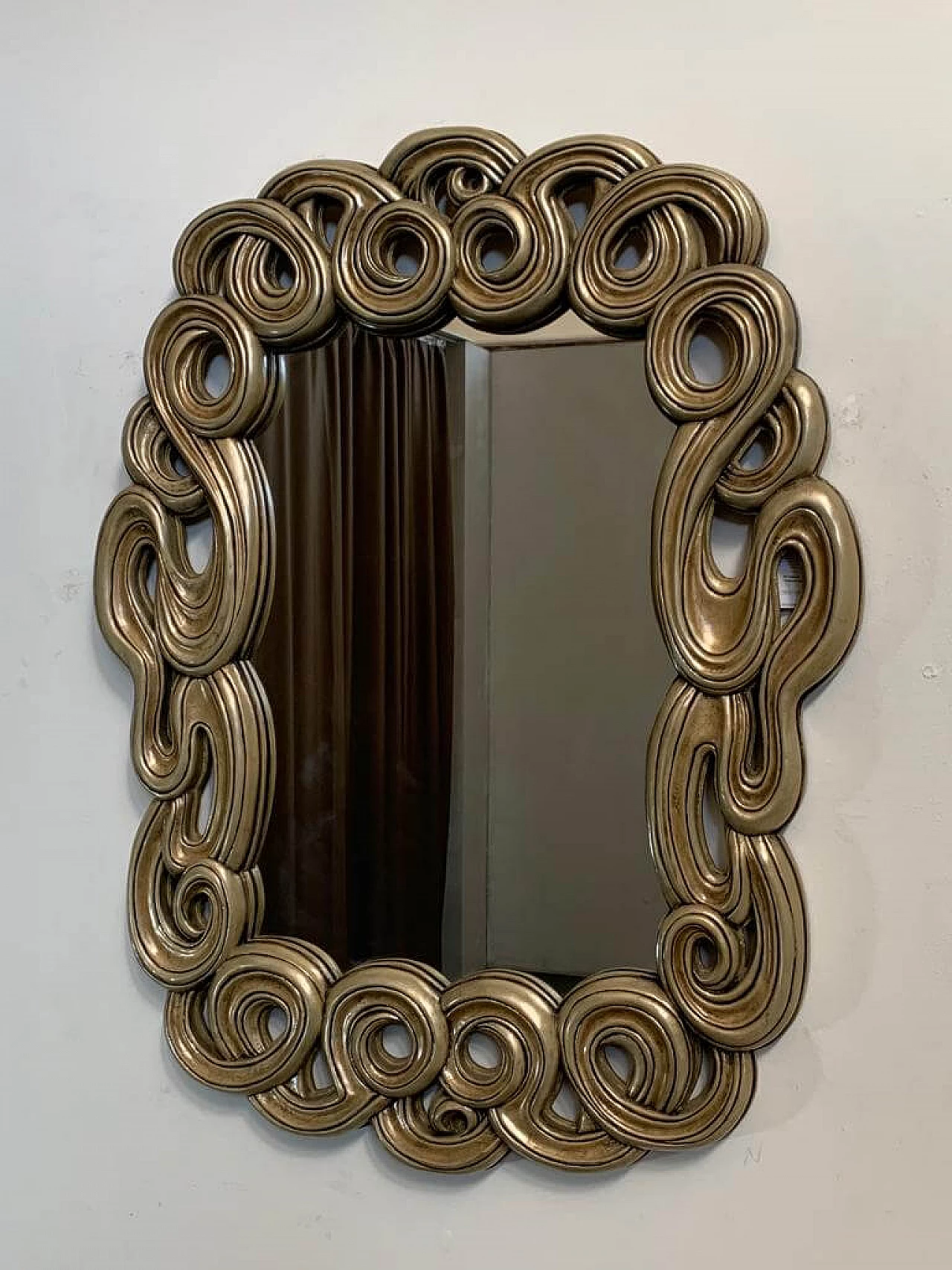Specchio con linee filiformi in resina laccata e dorata per Lam Lee Group, anni '90 6