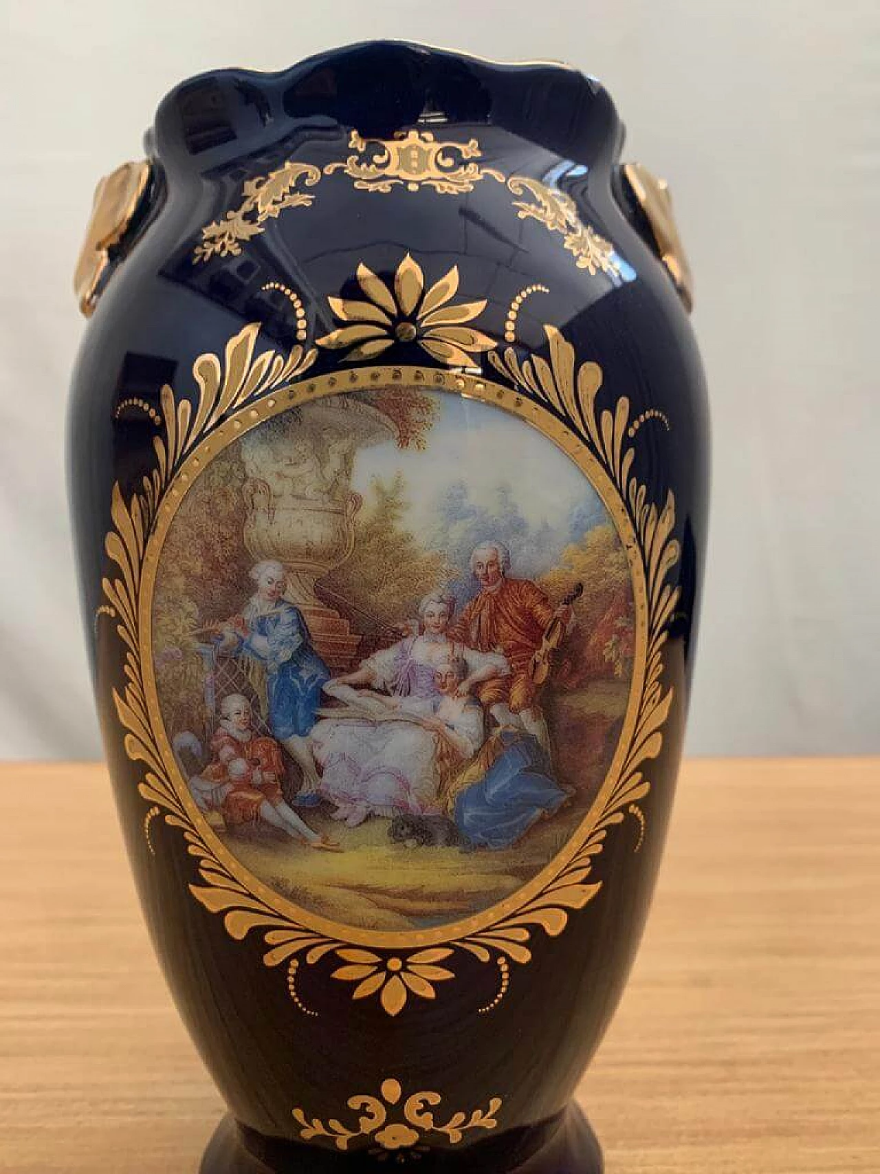 Blue ceramic vase with Napoleon III decoration, late 19th century 1