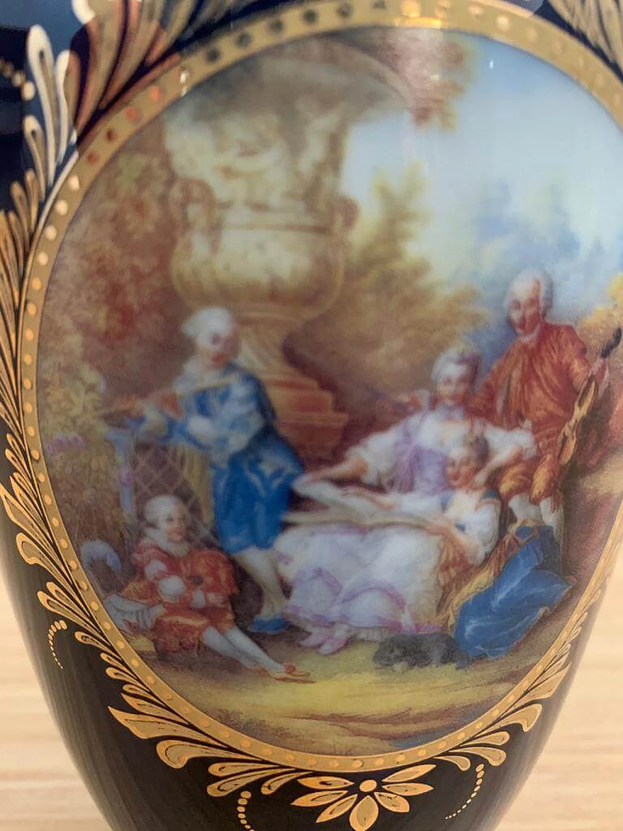 Vaso in ceramica blu con decorazioni Napoleone III, fine '800 2