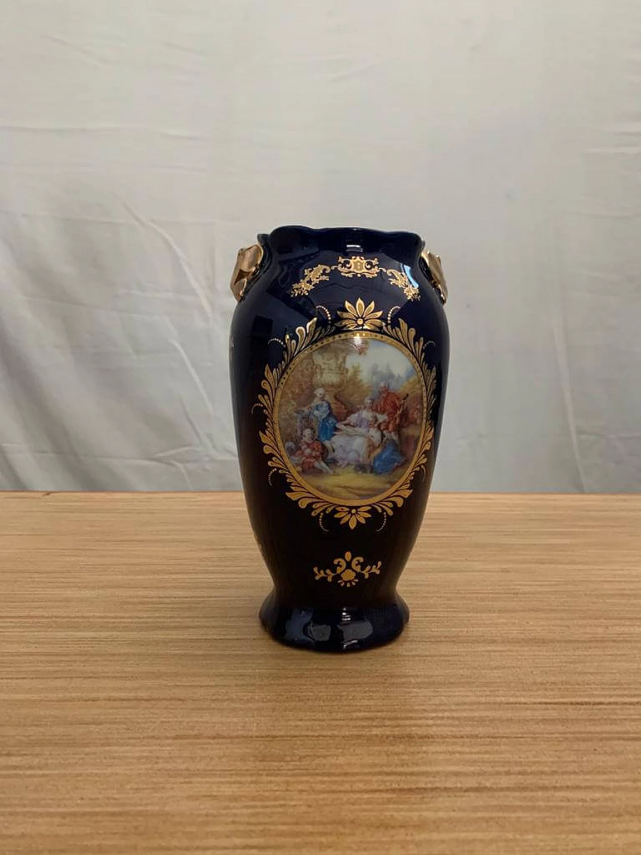 Vaso in ceramica blu con decorazioni Napoleone III, fine '800 3