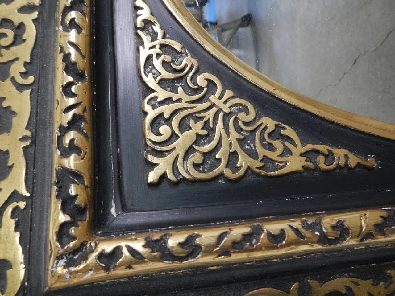 Specchio ovale in cornice rettangolare di abete intarsiato, anni '60 4