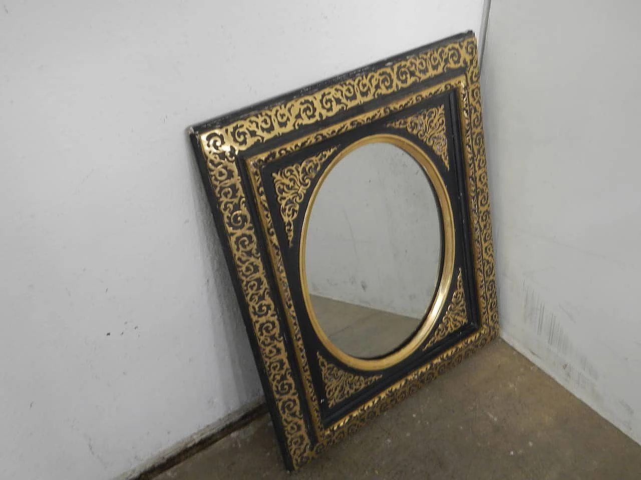 Specchio ovale in cornice rettangolare di abete intarsiato, anni '60 13