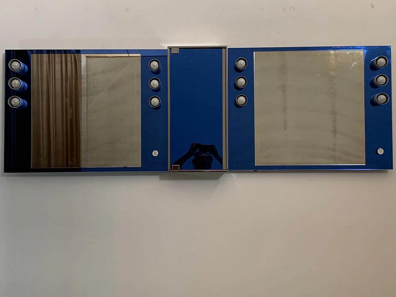 Doppio specchio con luci e armadietto centrale per Veca, anni '70 1
