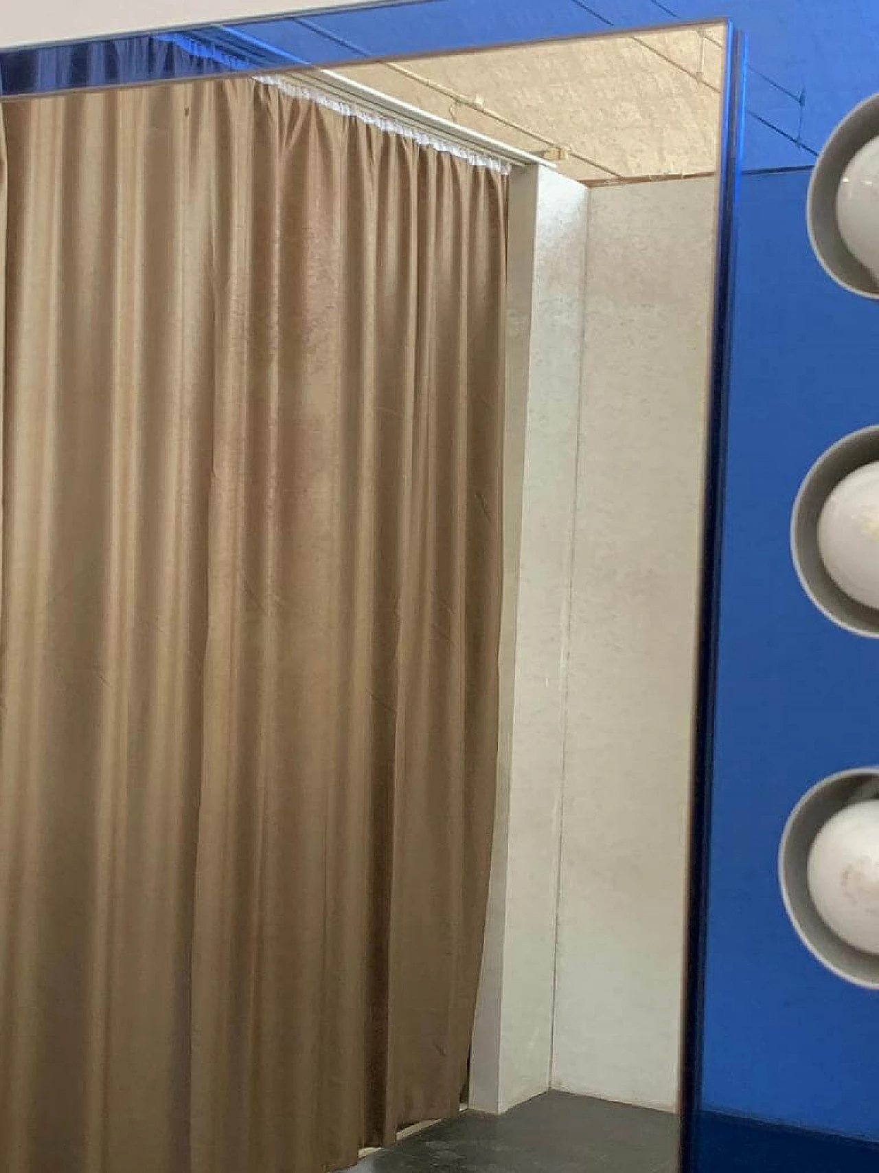 Doppio specchio con luci e armadietto centrale per Veca, anni '70 5