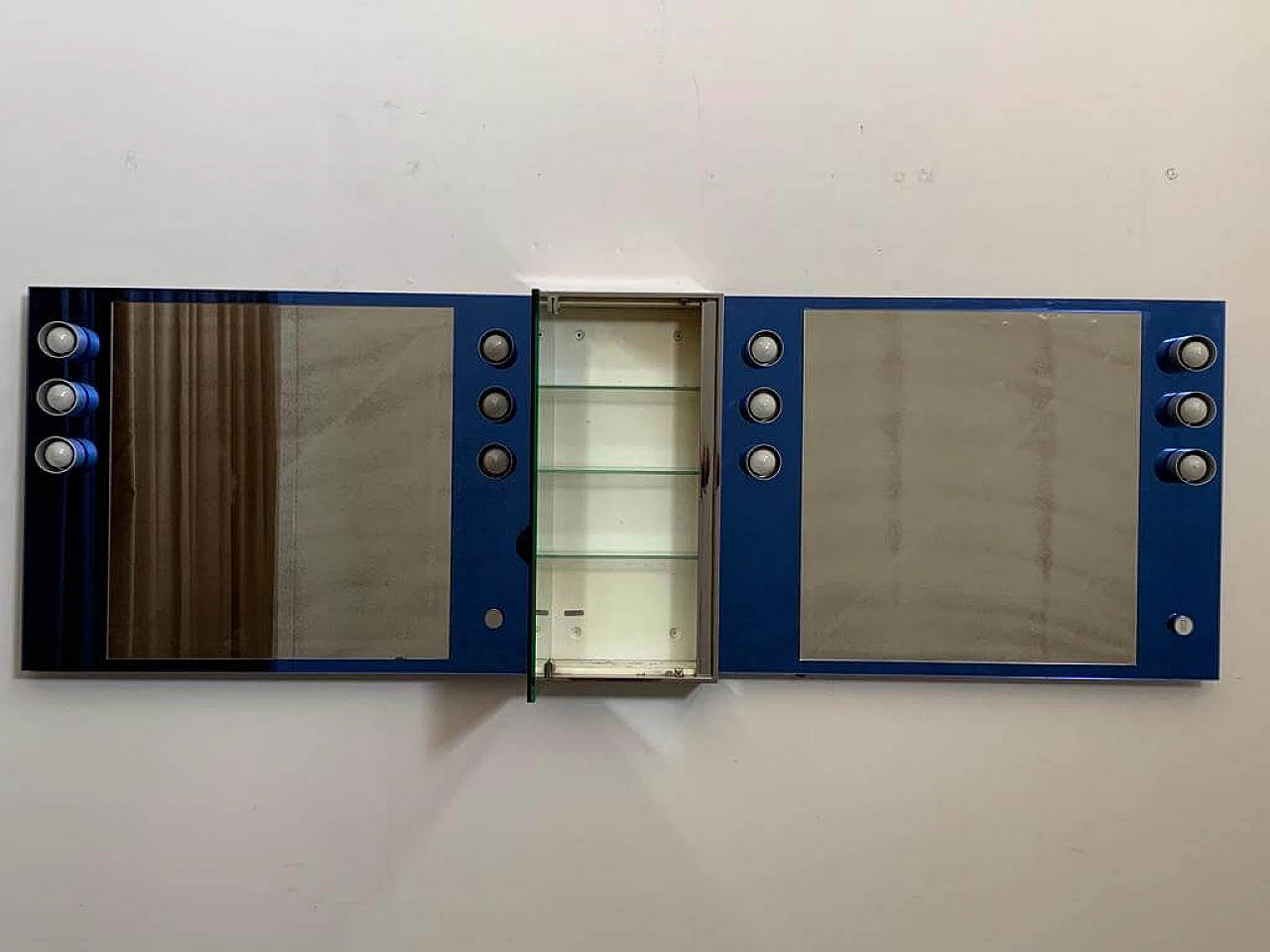 Doppio specchio con luci e armadietto centrale per Veca, anni '70 7