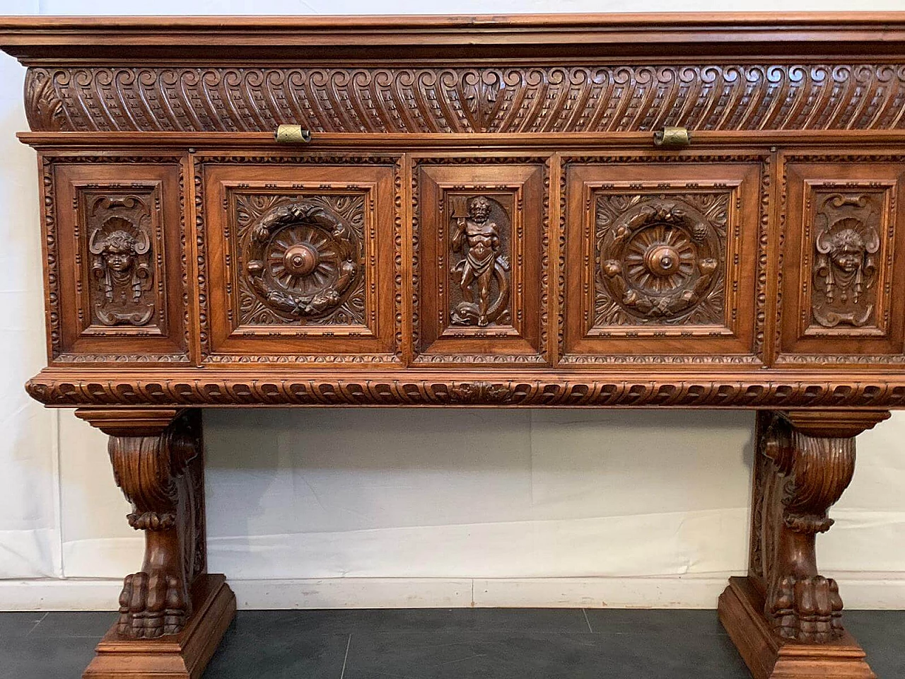Credenza in noce scolpito in stile Rinascimento, fine '800 2