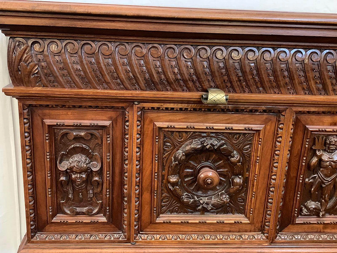 Credenza in noce scolpito in stile Rinascimento, fine '800 3