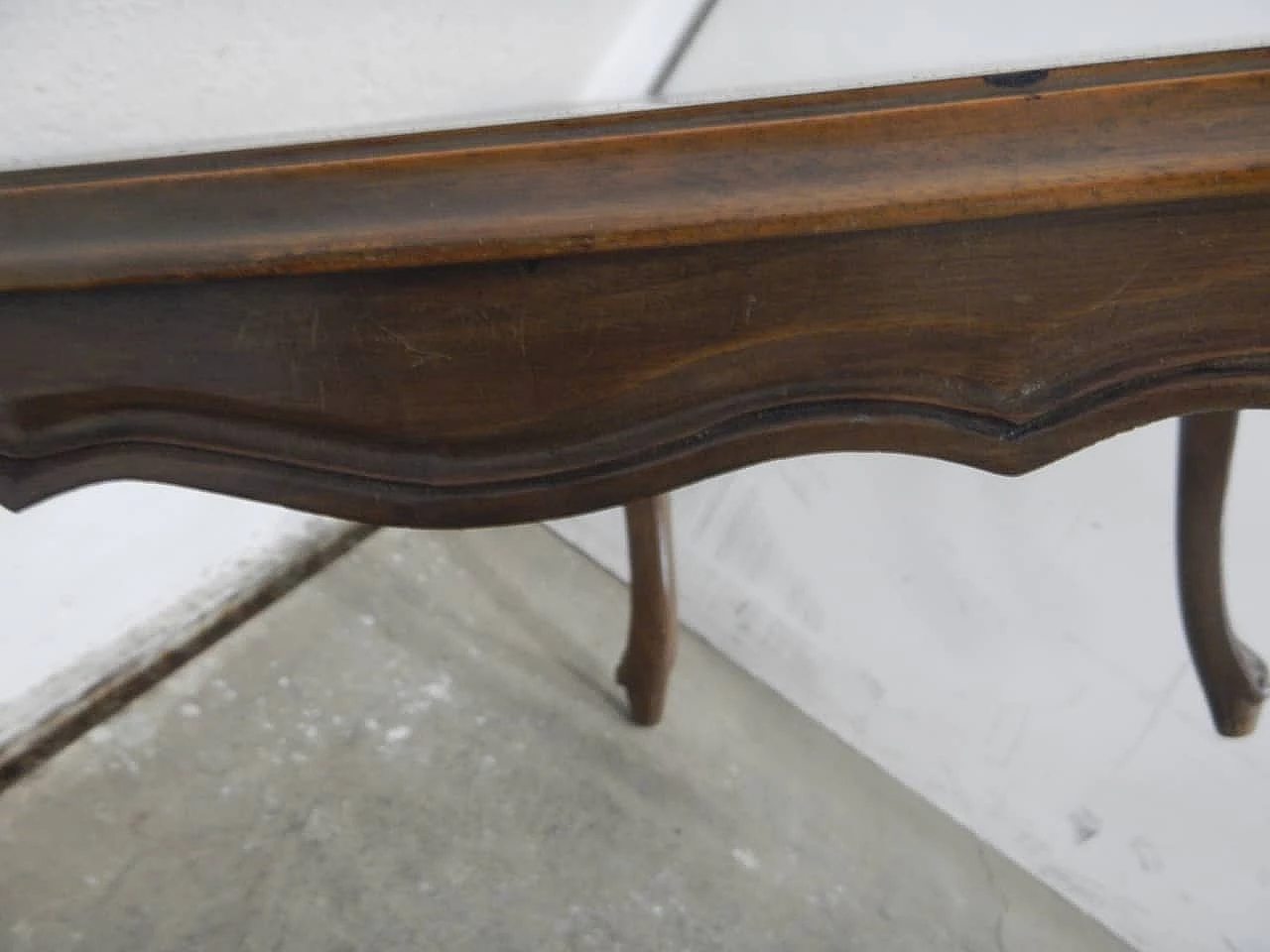 Walnut coffee table with turned legs, 1940s 4