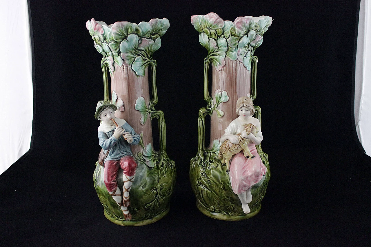 Pair of vases with reliefs of children and foliage in Art Nouveau style, early 20th century 1