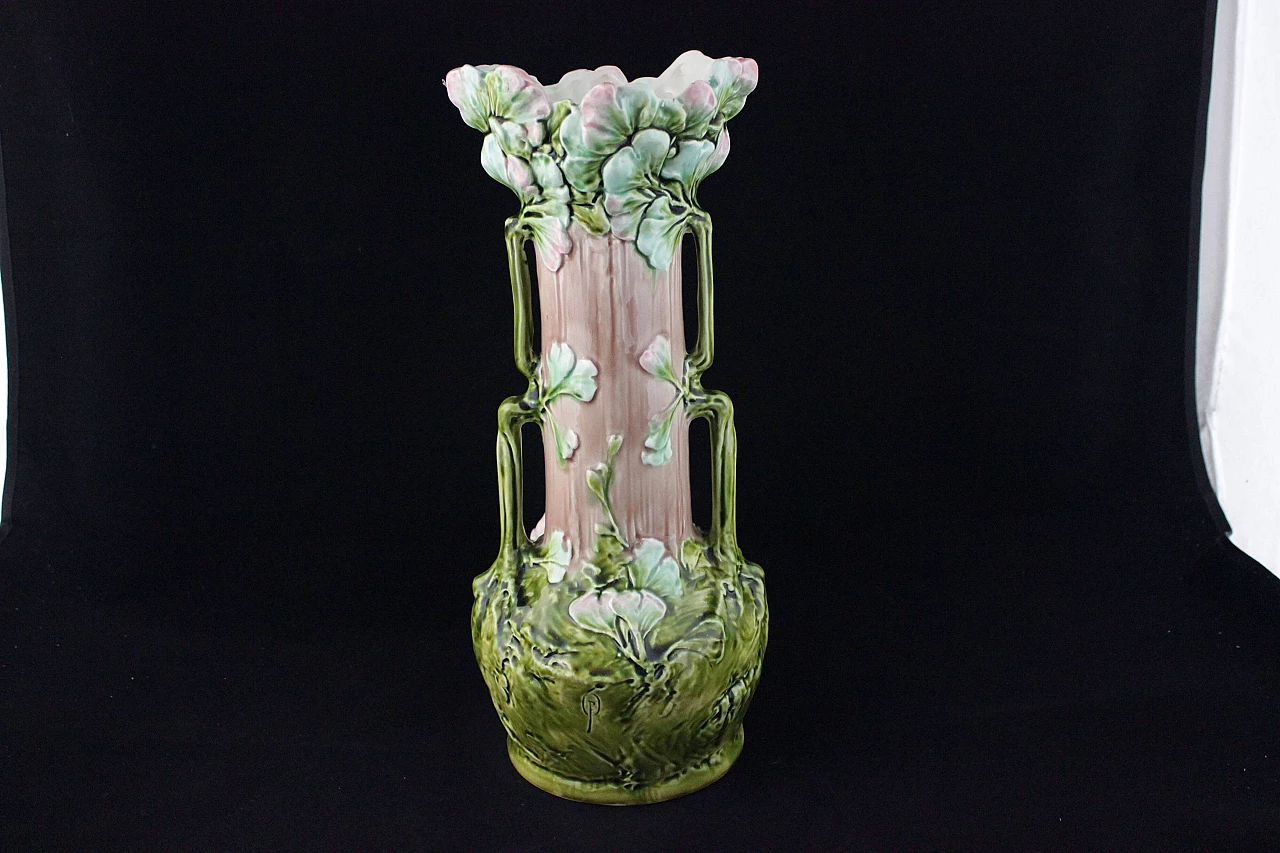 Pair of vases with reliefs of children and foliage in Art Nouveau style, early 20th century 10