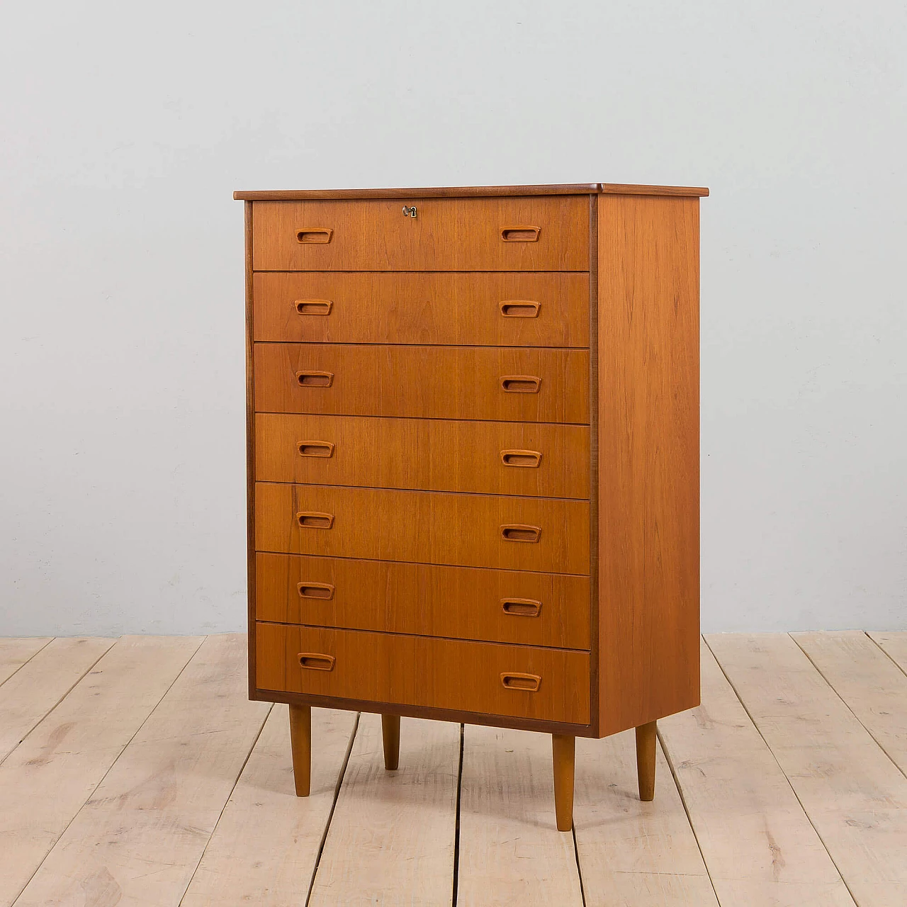 Comò scandinavo in teak con 7 cassetti, anni '60 1