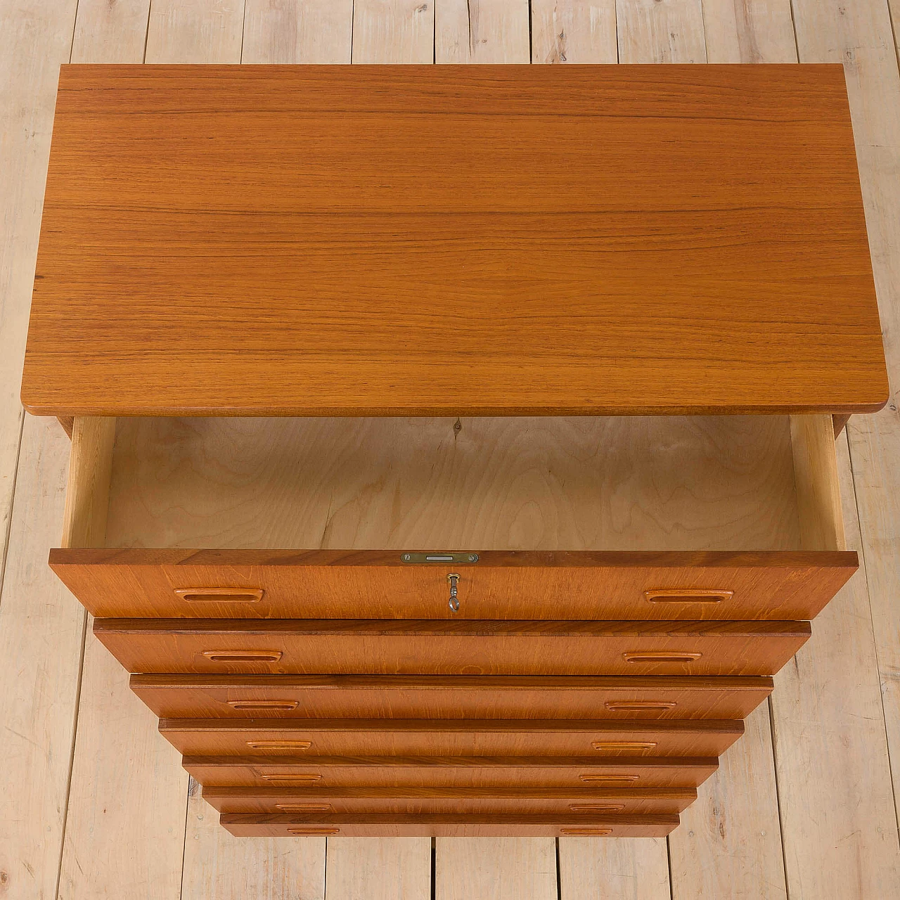 Comò scandinavo in teak con 7 cassetti, anni '60 8