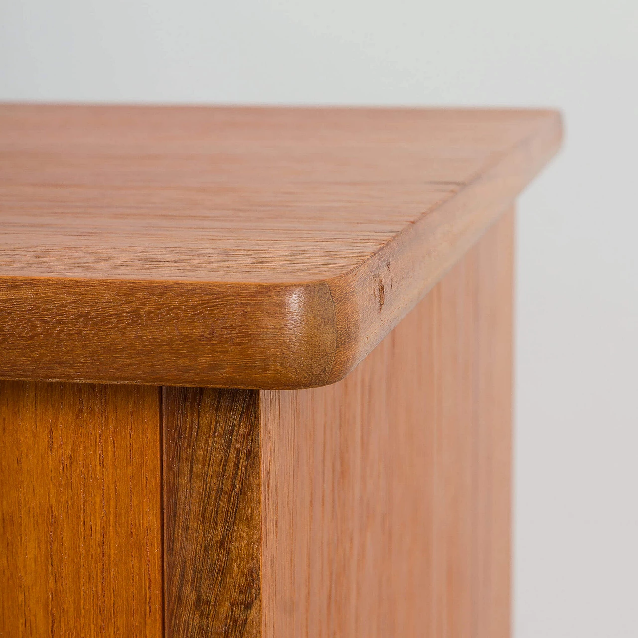 Comò scandinavo in teak con 7 cassetti, anni '60 10