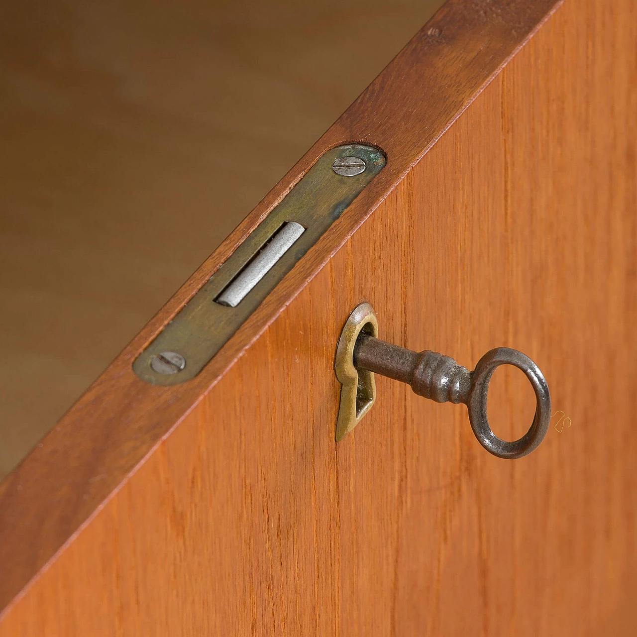 Comò scandinavo in teak con 7 cassetti, anni '60 12