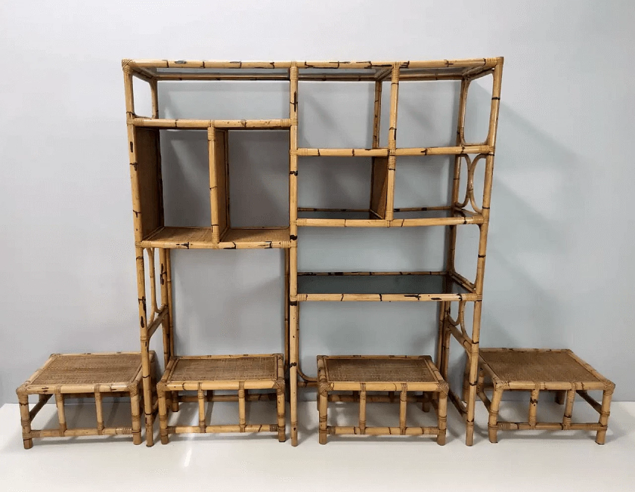 Bamboo bookcase with smoked glass shelves and four stools, 1970s 2