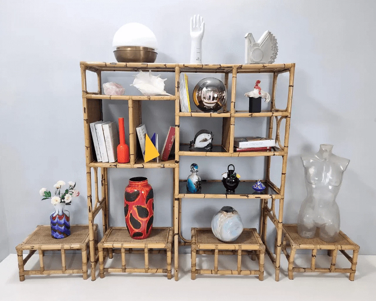 Bamboo bookcase with smoked glass shelves and four stools, 1970s 3