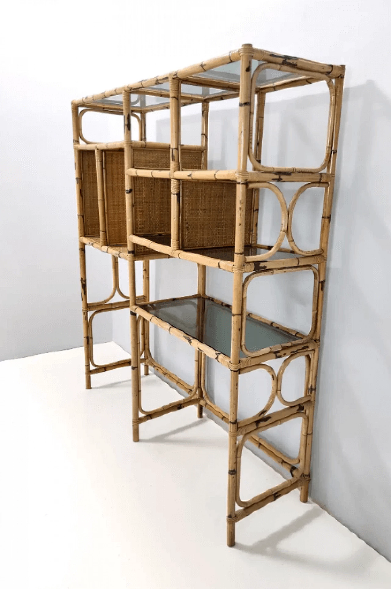 Bamboo bookcase with smoked glass shelves and four stools, 1970s 8