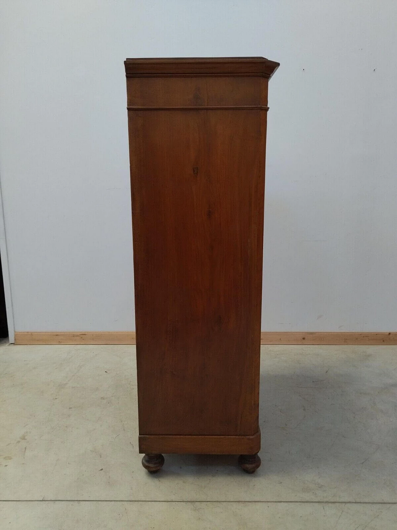 Umbertide walnut flap cabinet, late 19th century 11