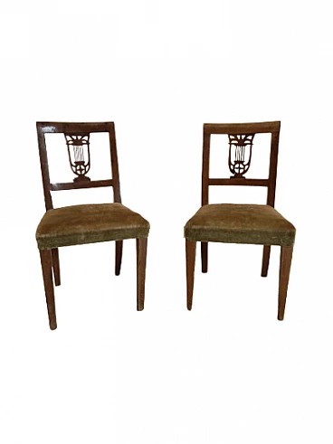 Pair of Empire walnut chairs with carved folder, early 19th century