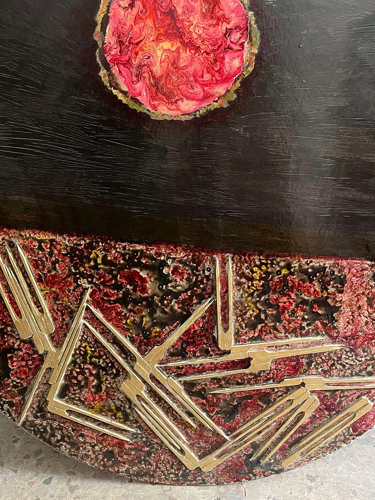 Bruno Carlino, Globe, dipinto a tempera, smalto e metallo su tavola, anni ‘2000 4