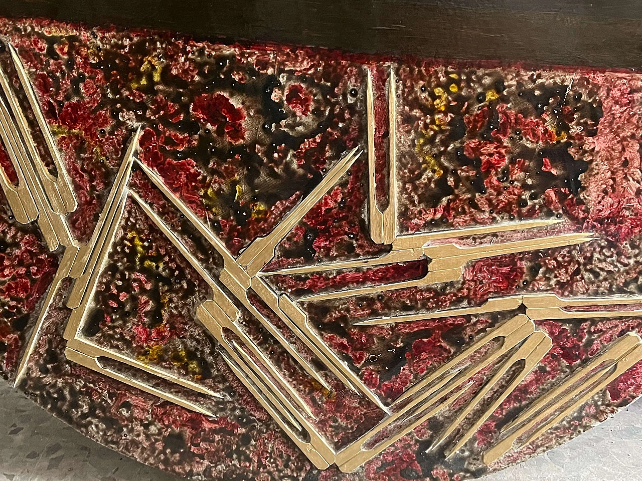 Bruno Carlino, Globe, dipinto a tempera, smalto e metallo su tavola, anni ‘2000 5