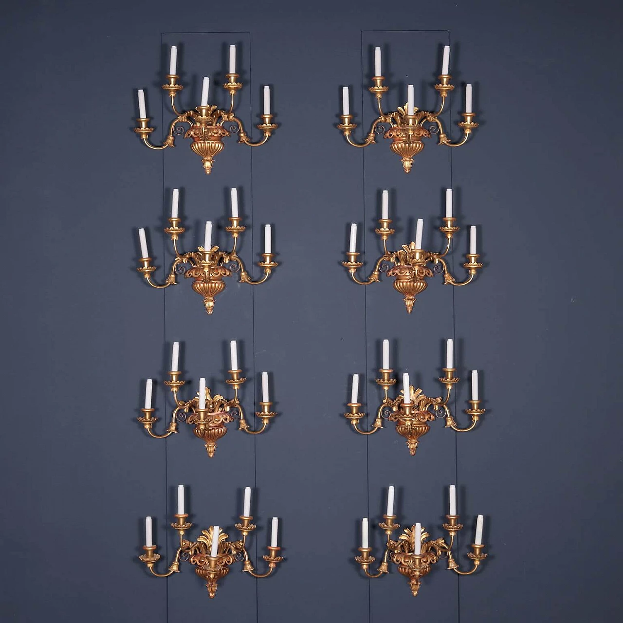 8 Biedermeier style wall sconces in gilded wood and metal, early 19th century 1