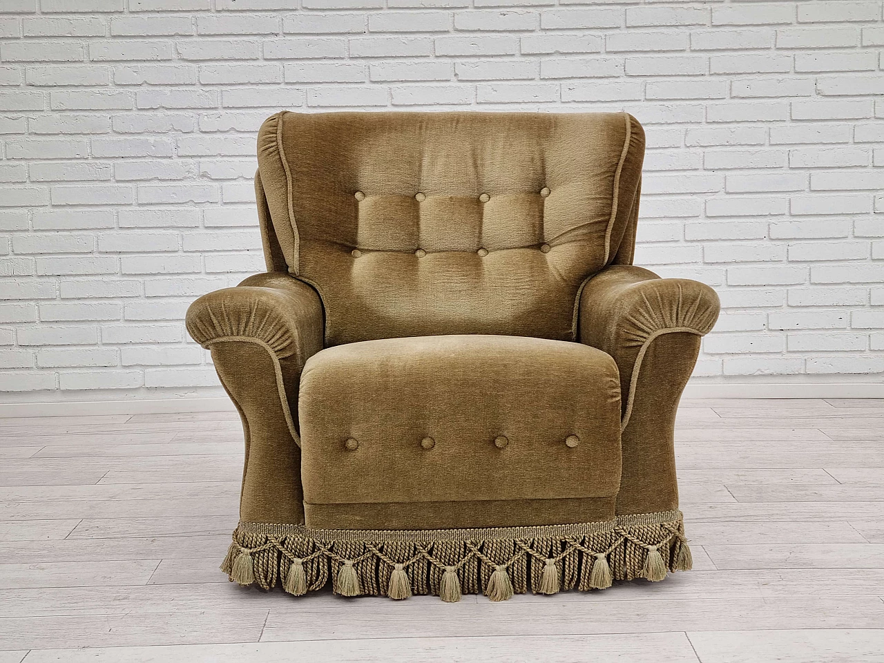 Green velvet armchair with fringes and tassels, 1970s 3