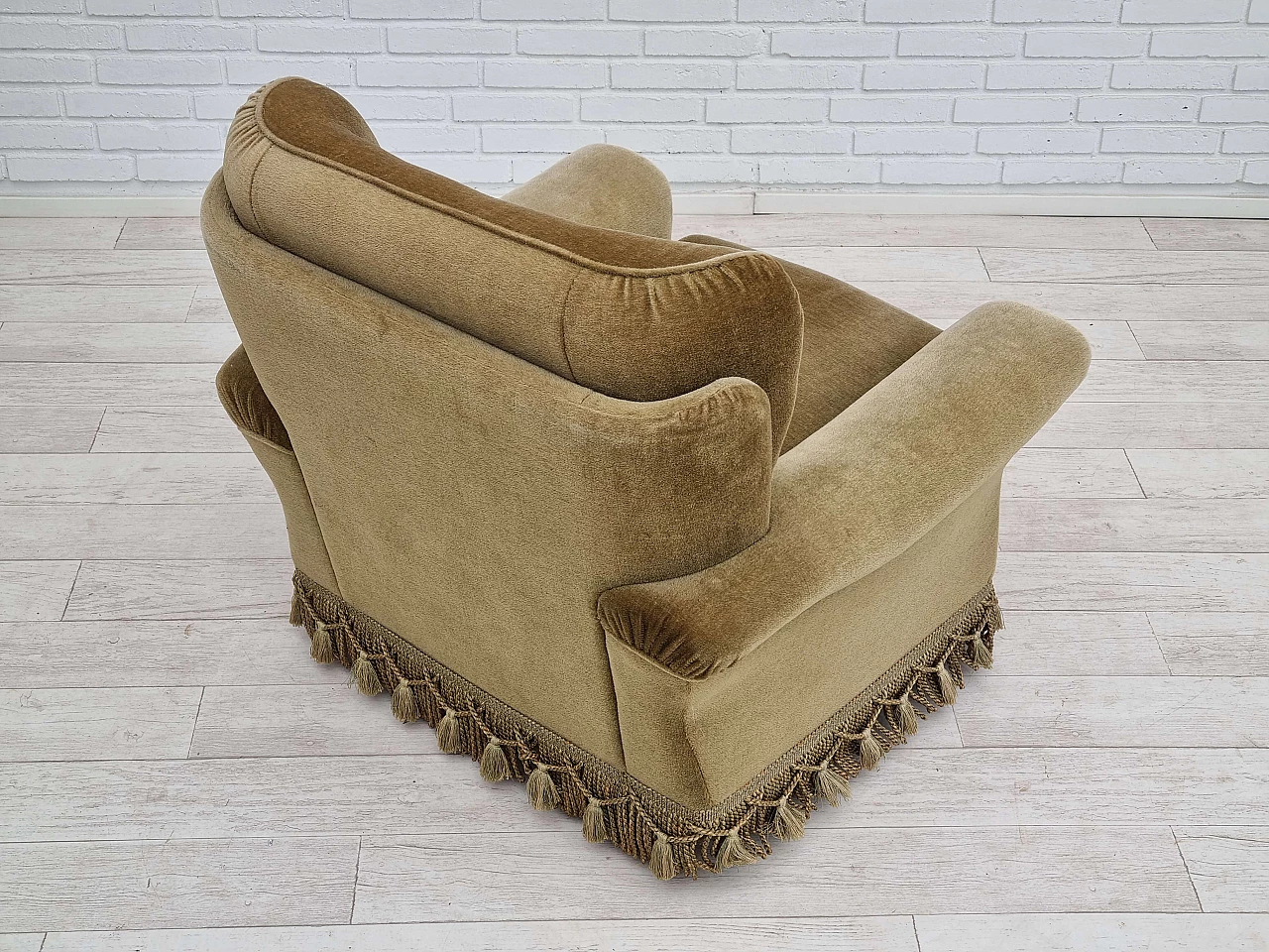 Green velvet armchair with fringes and tassels, 1970s 7