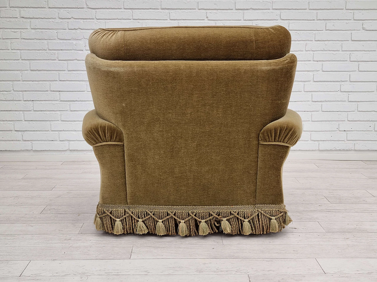 Green velvet armchair with fringes and tassels, 1970s 8