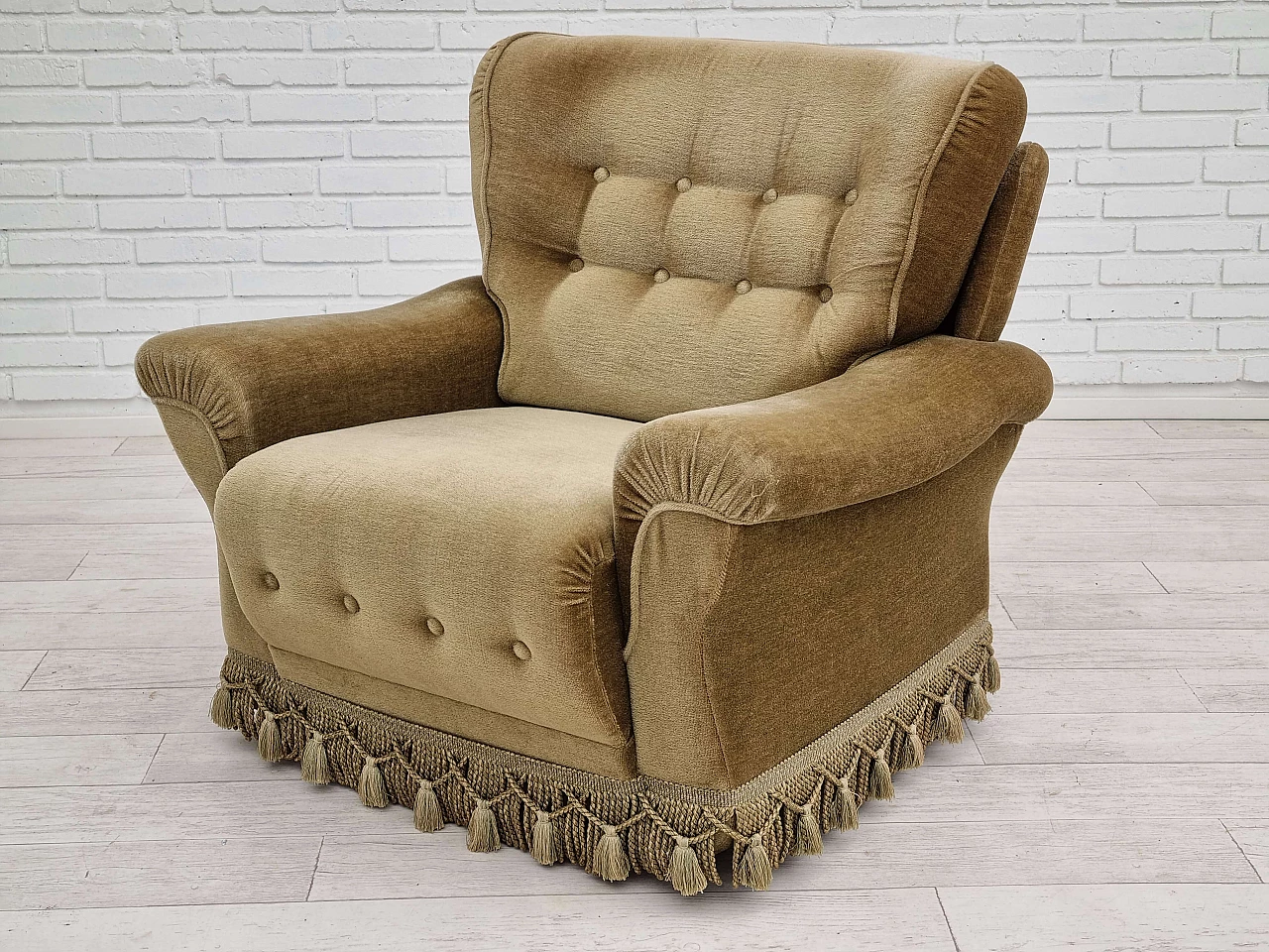 Green velvet armchair with fringes and tassels, 1970s 11