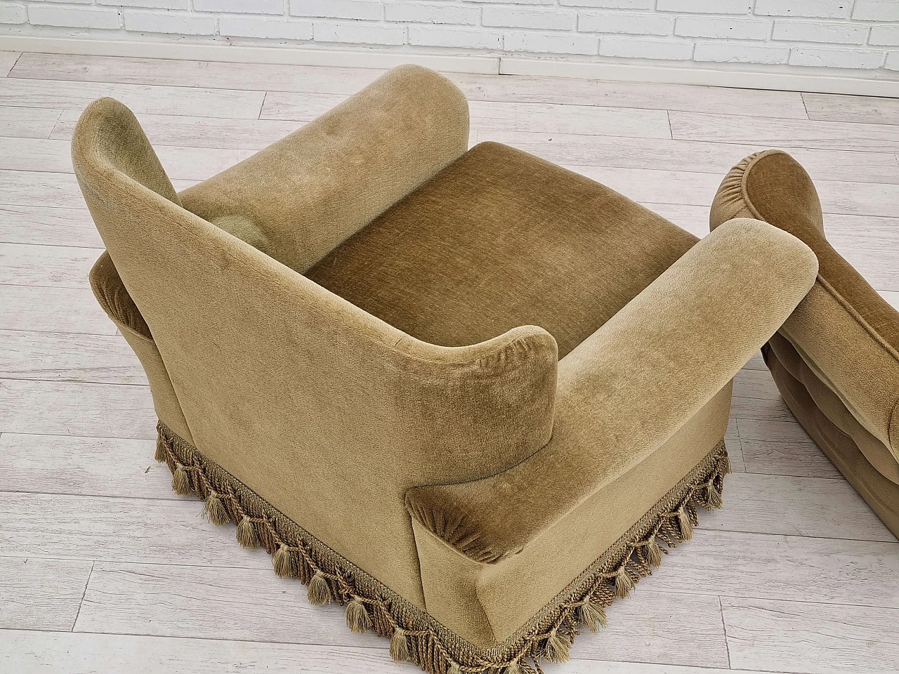 Green velvet armchair with fringes and tassels, 1970s 14