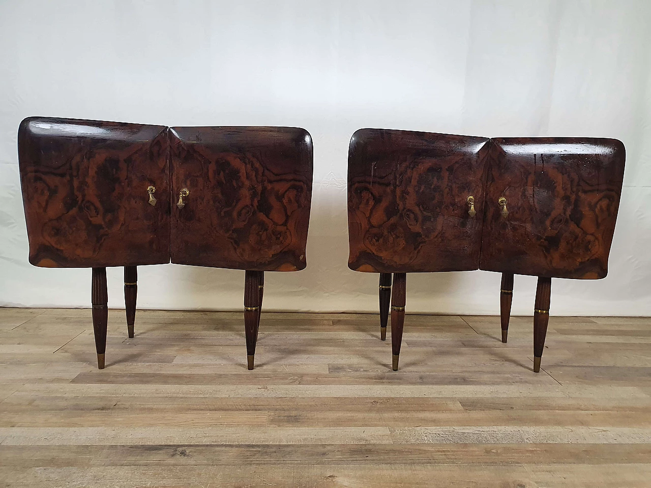 Pair of bedside tables with mirrored top and compartment drawers, 1940s 1