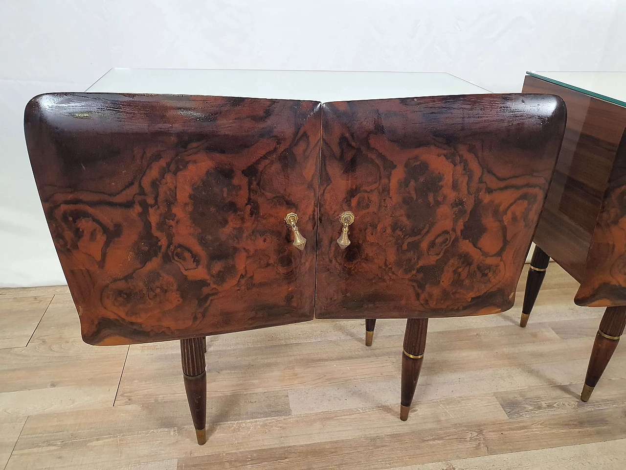 Pair of bedside tables with mirrored top and compartment drawers, 1940s 10