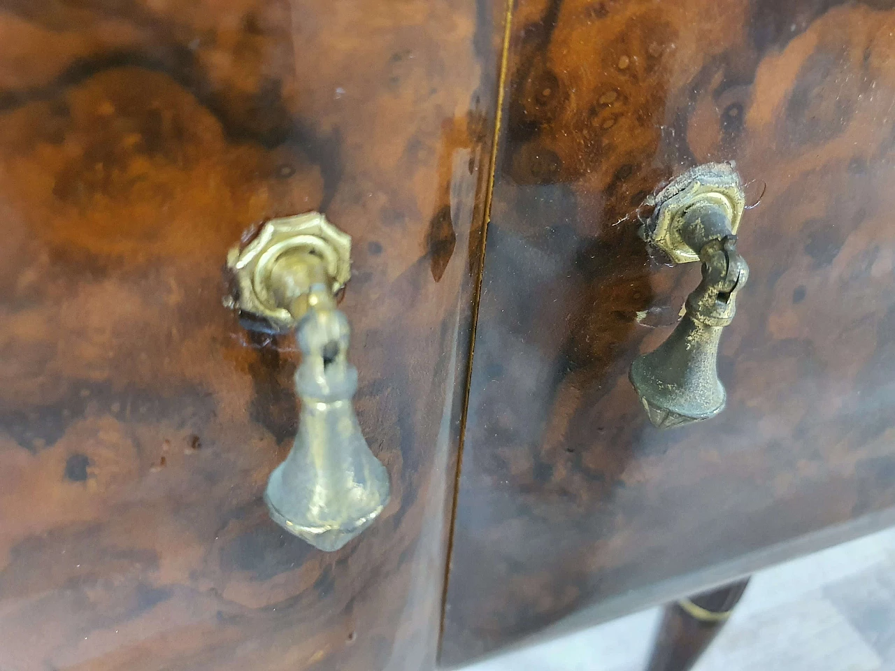 Pair of bedside tables with mirrored top and compartment drawers, 1940s 12