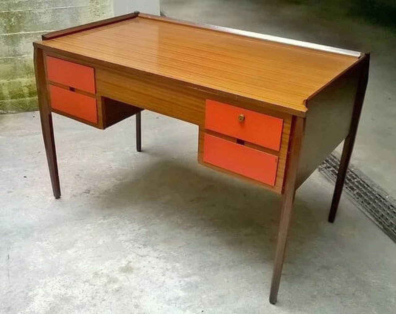 Scrivania in teak attribuita a Gio Ponti per Dassi, anni '50 1