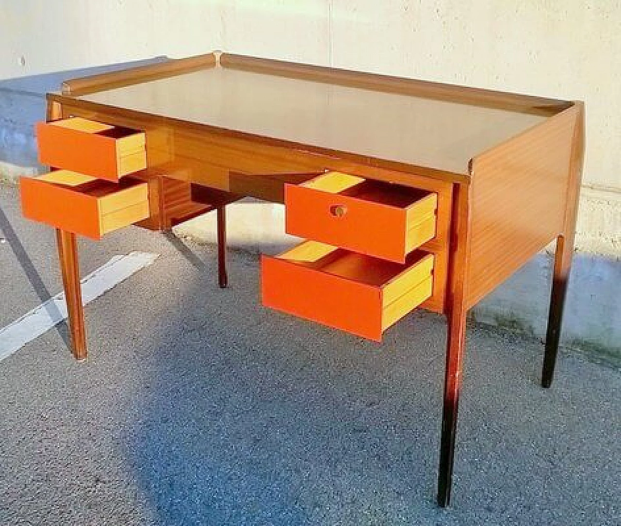 Teak desk attributed to Gio Ponti for Dassi, 1950s 2