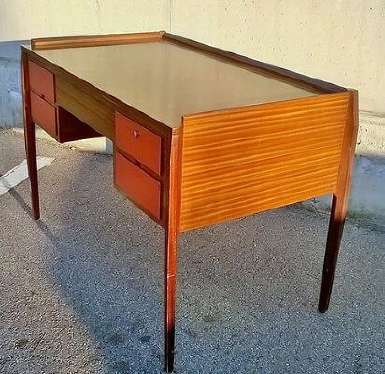 Scrivania in teak attribuita a Gio Ponti per Dassi, anni '50 3