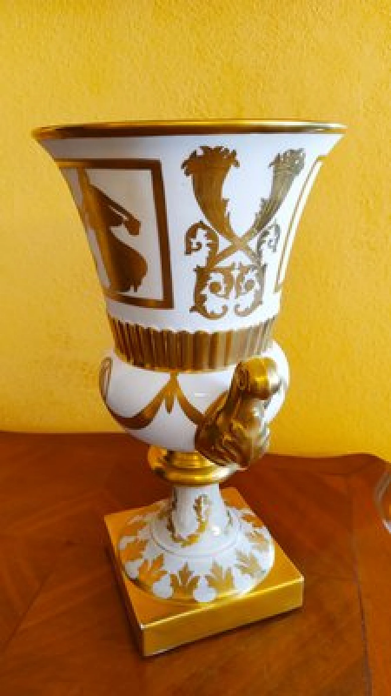 Porcelain vase with 24 kt gold decoration by Arrigo Finzi, 1950s 2