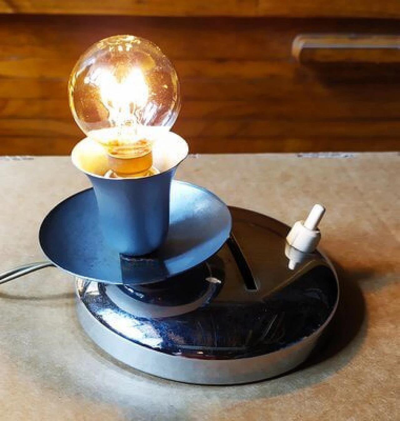 Pair of Art Decò table lamps with etched glass, 1920s 9