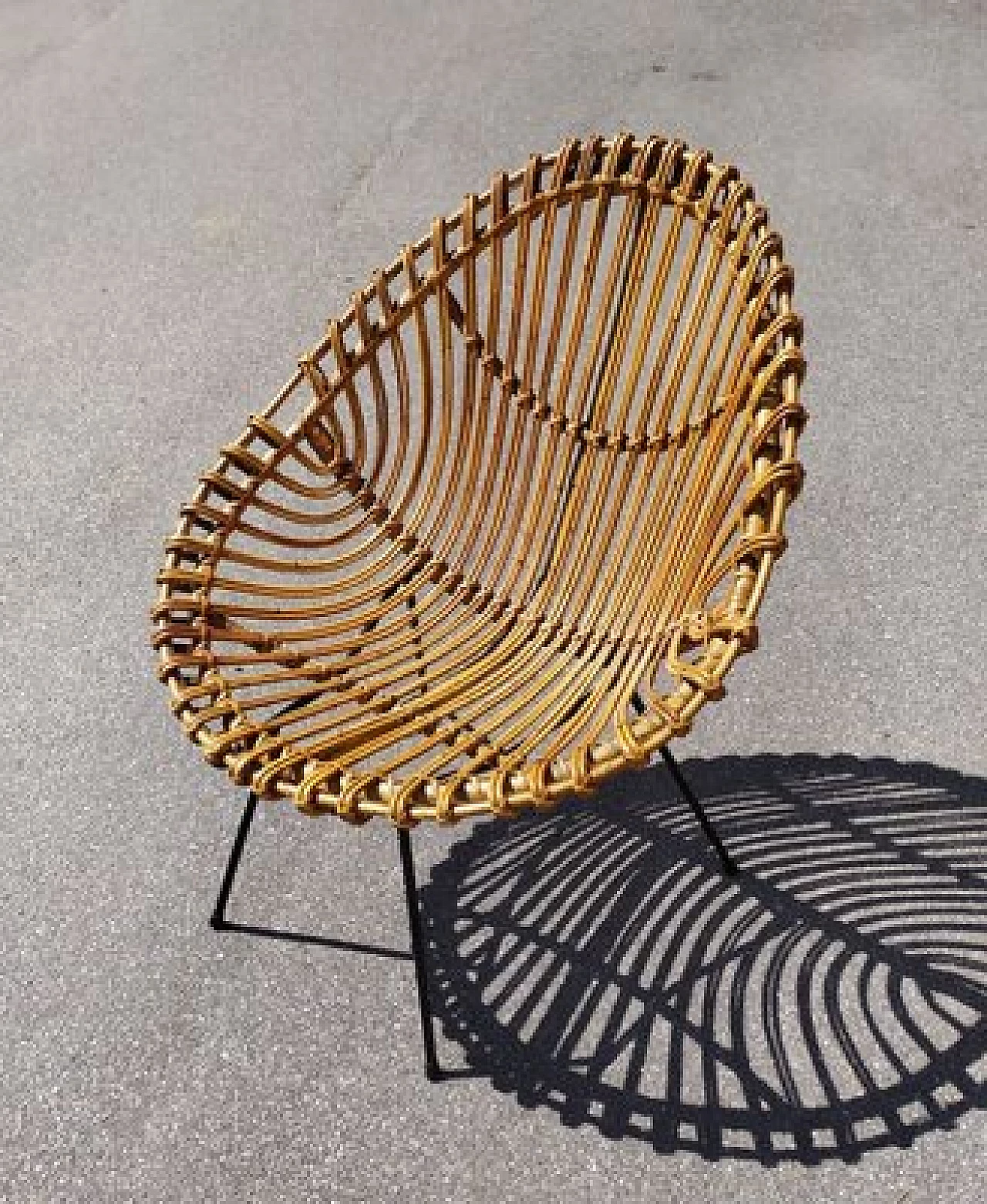 Rattan egg chair with metal legs, 1950s 3