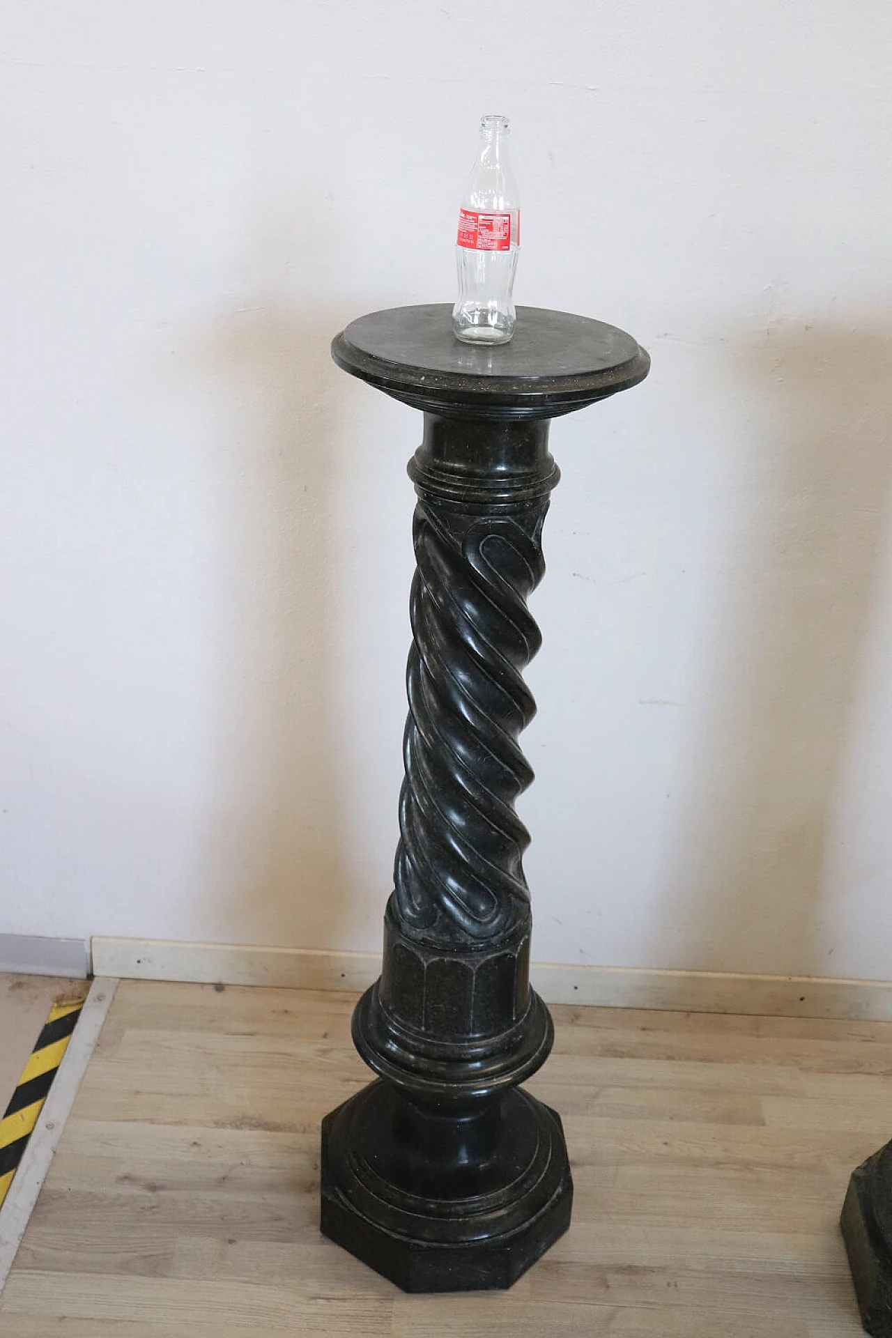 Green marble column carved in twisting shape, late 19th century 2