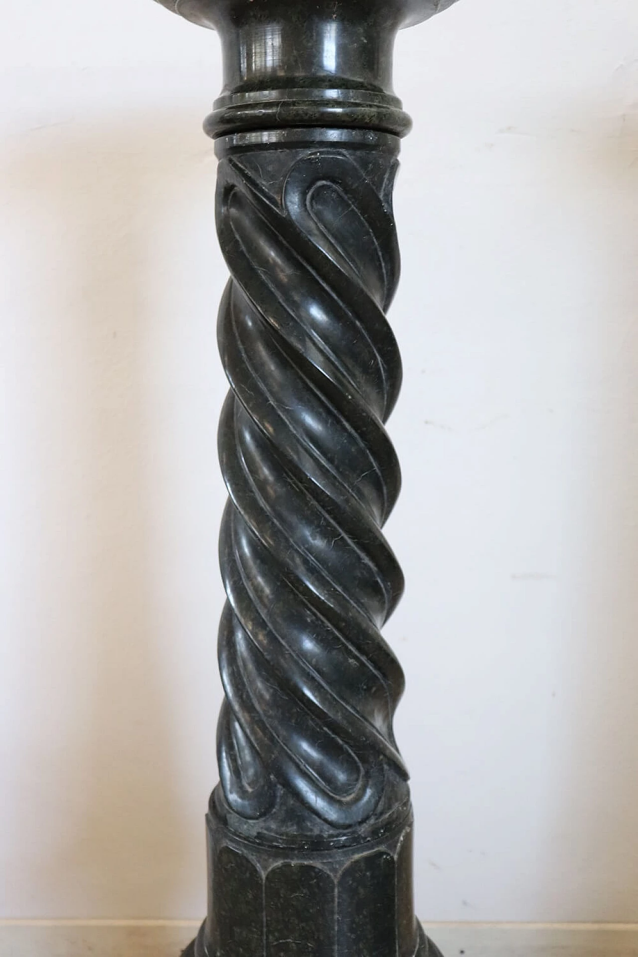 Green marble column carved in twisting shape, late 19th century 4