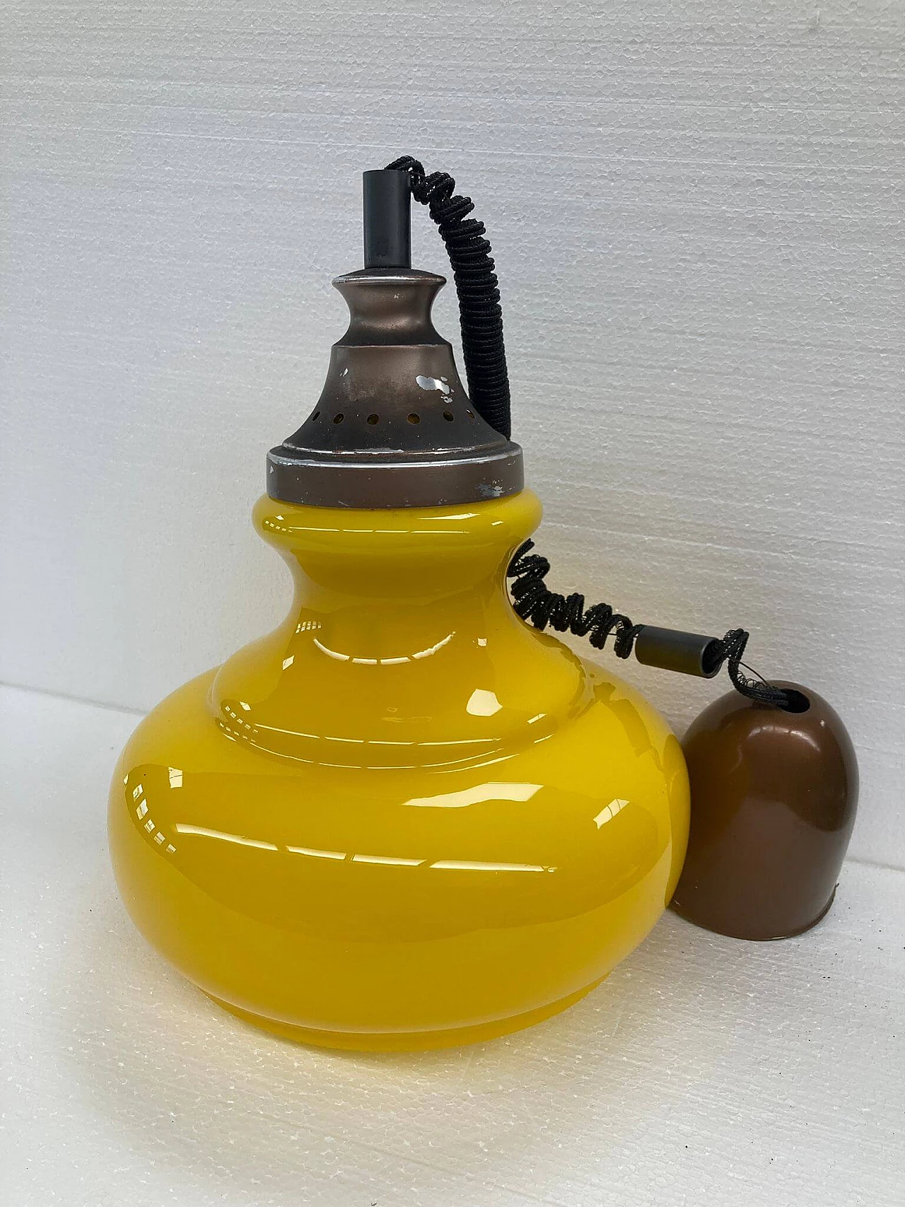 Lampada da soffitto in vetro giallo e plastica, anni '60 3