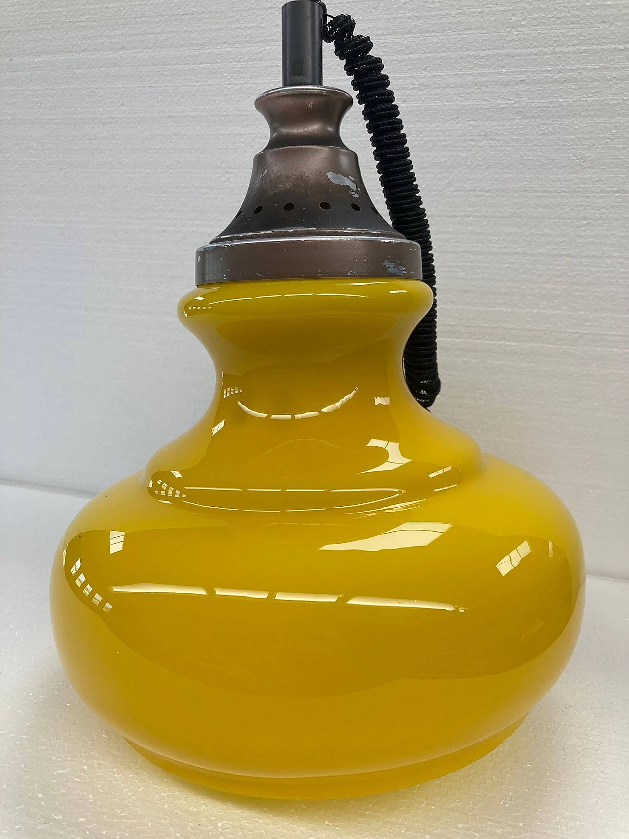 Lampada da soffitto in vetro giallo e plastica, anni '60 5
