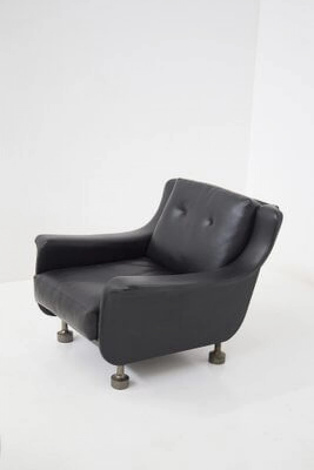Pair of black leather armchairs attributed to Luigi Caccia Dominioni, 1960s 1