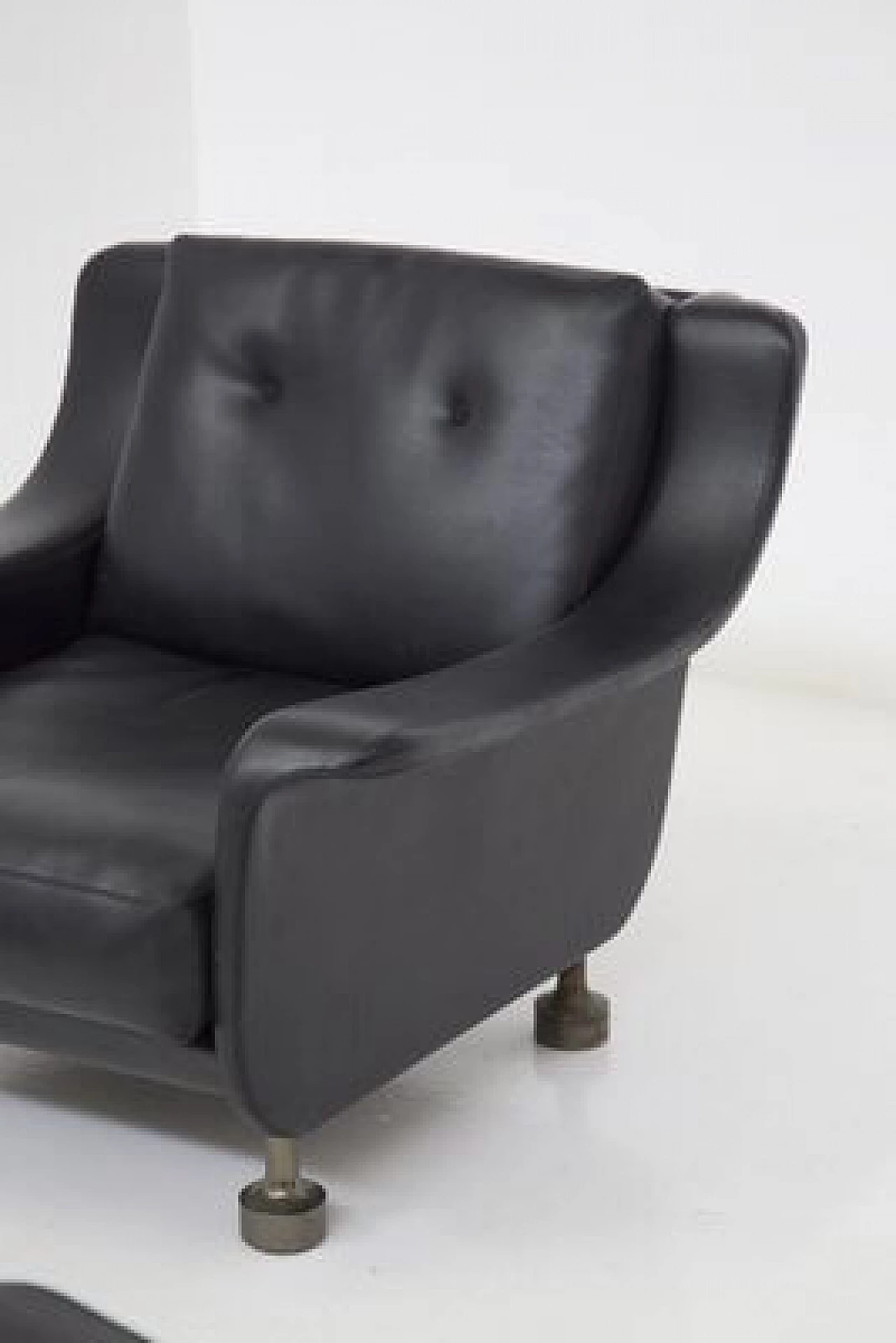 Pair of black leather armchairs attributed to Luigi Caccia Dominioni, 1960s 6