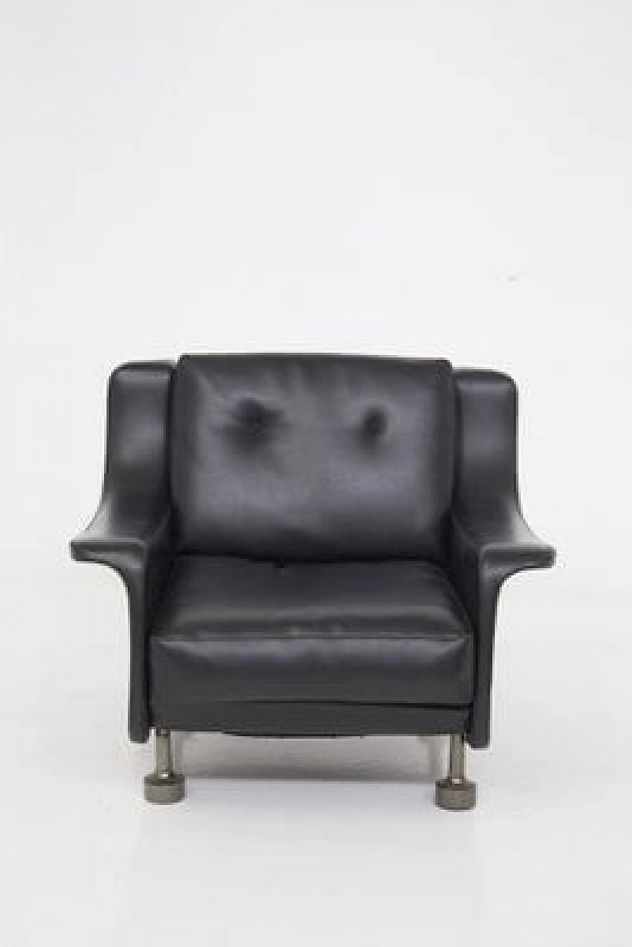 Pair of black leather armchairs attributed to Luigi Caccia Dominioni, 1960s 10