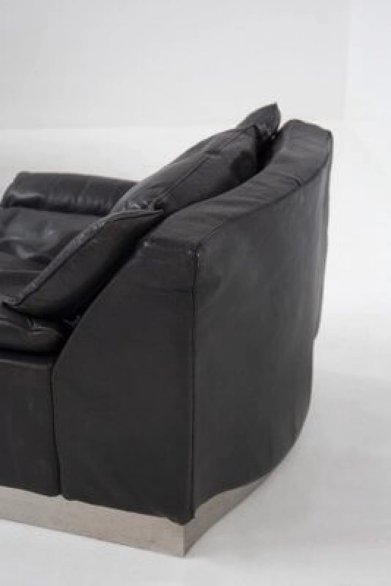 Pair of leather and steel armchairs by Luciano Frigerio, 1960s 6